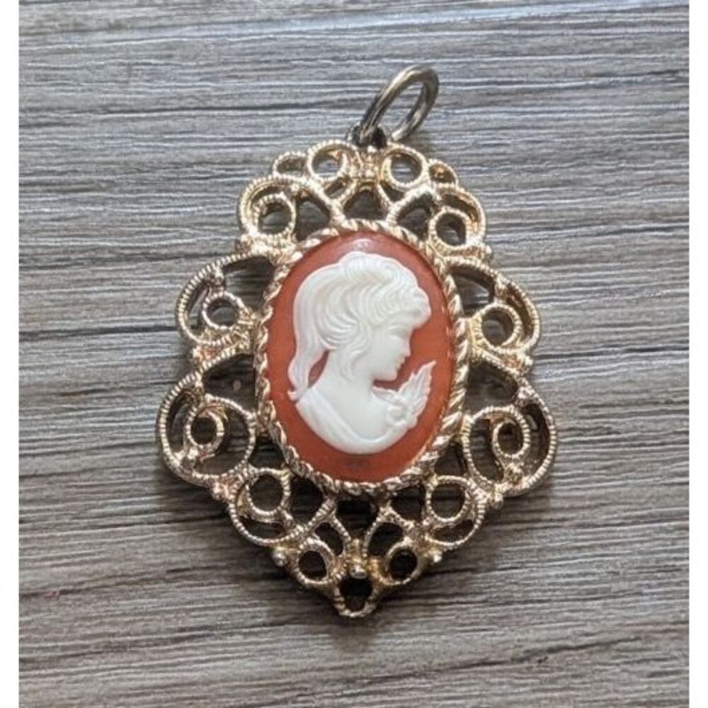 Vintage Coventry Lady Cameo Peach Filigree Gold Tone Pendant